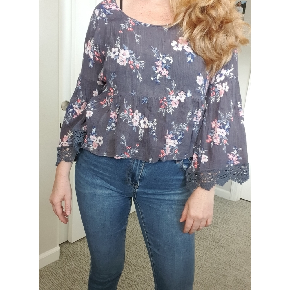 En Creme Floral Peasant Blouse EUC